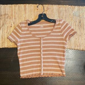 American Eagle Ruffle Tee. This shirt is very comfy and true to size. (Cropped)